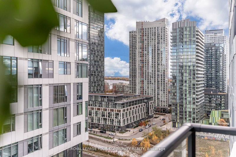 27 Bathurst St W, unit 1516 for sale