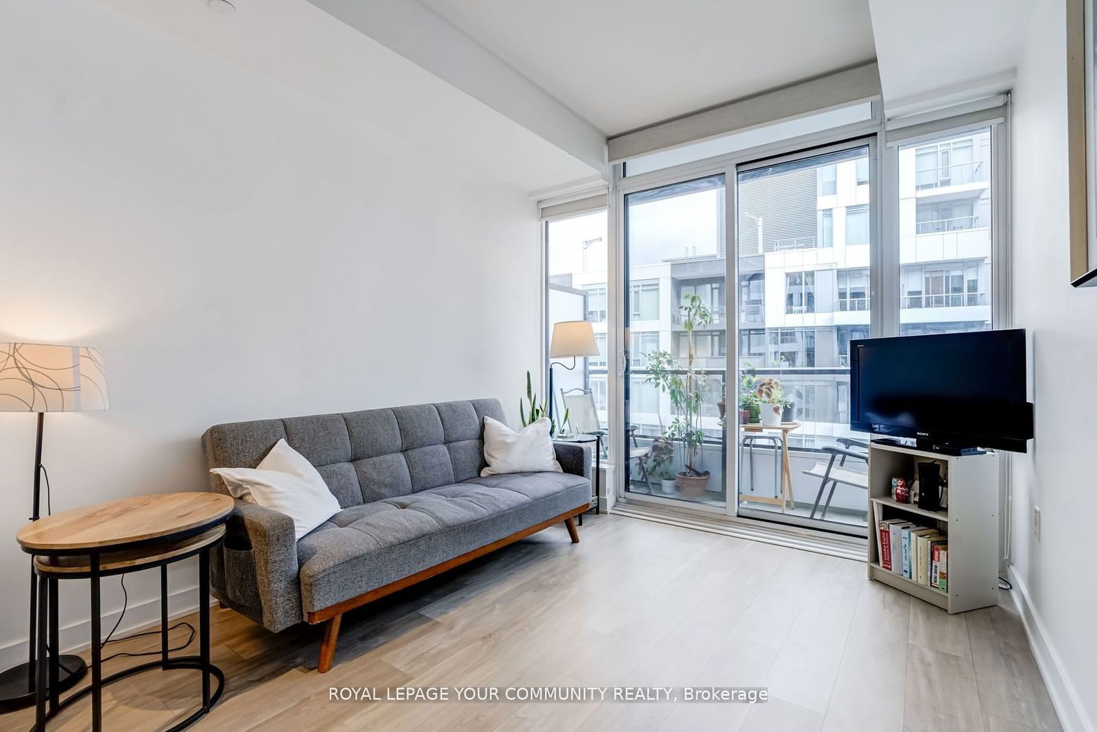 27 Bathurst St W, unit 1516 for sale