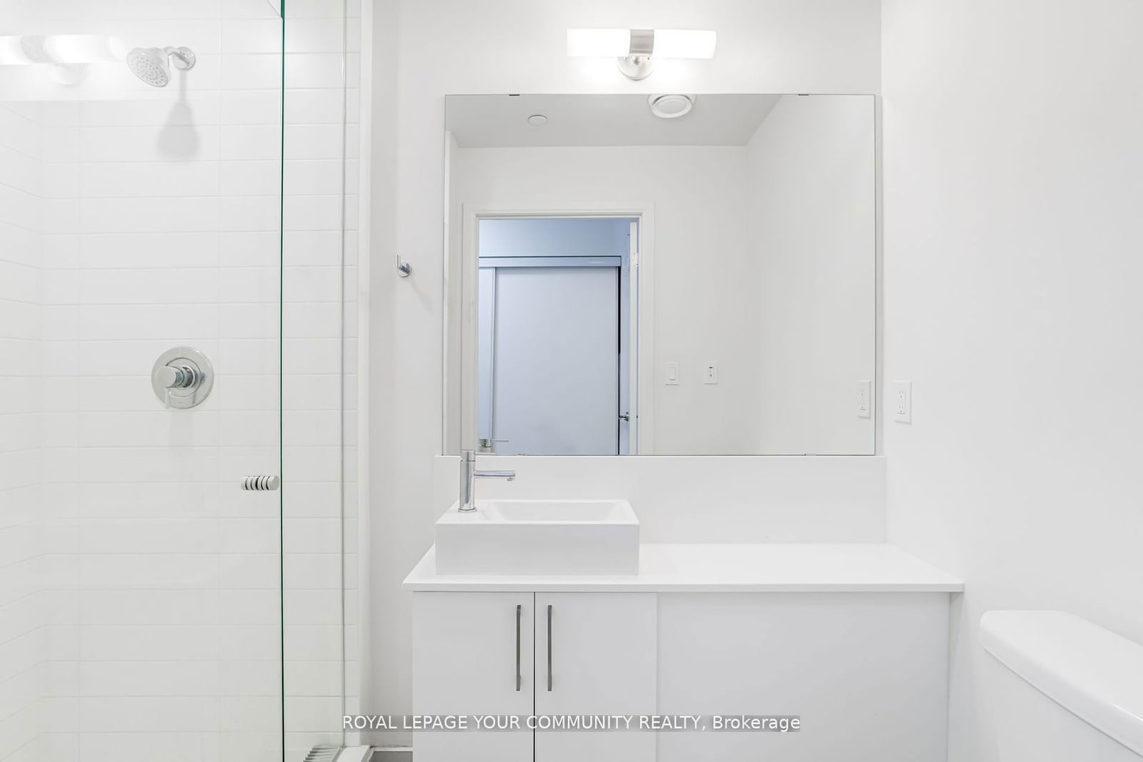 27 Bathurst St W, unit 1516 for sale