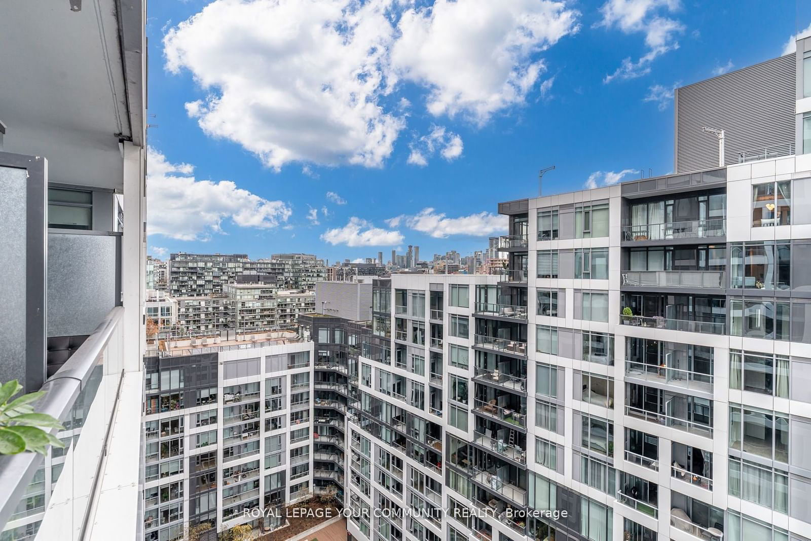 27 Bathurst St W, unit 1516 for sale