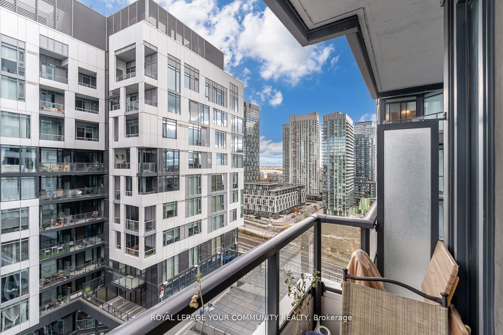 27 Bathurst St W, unit 1516 for sale