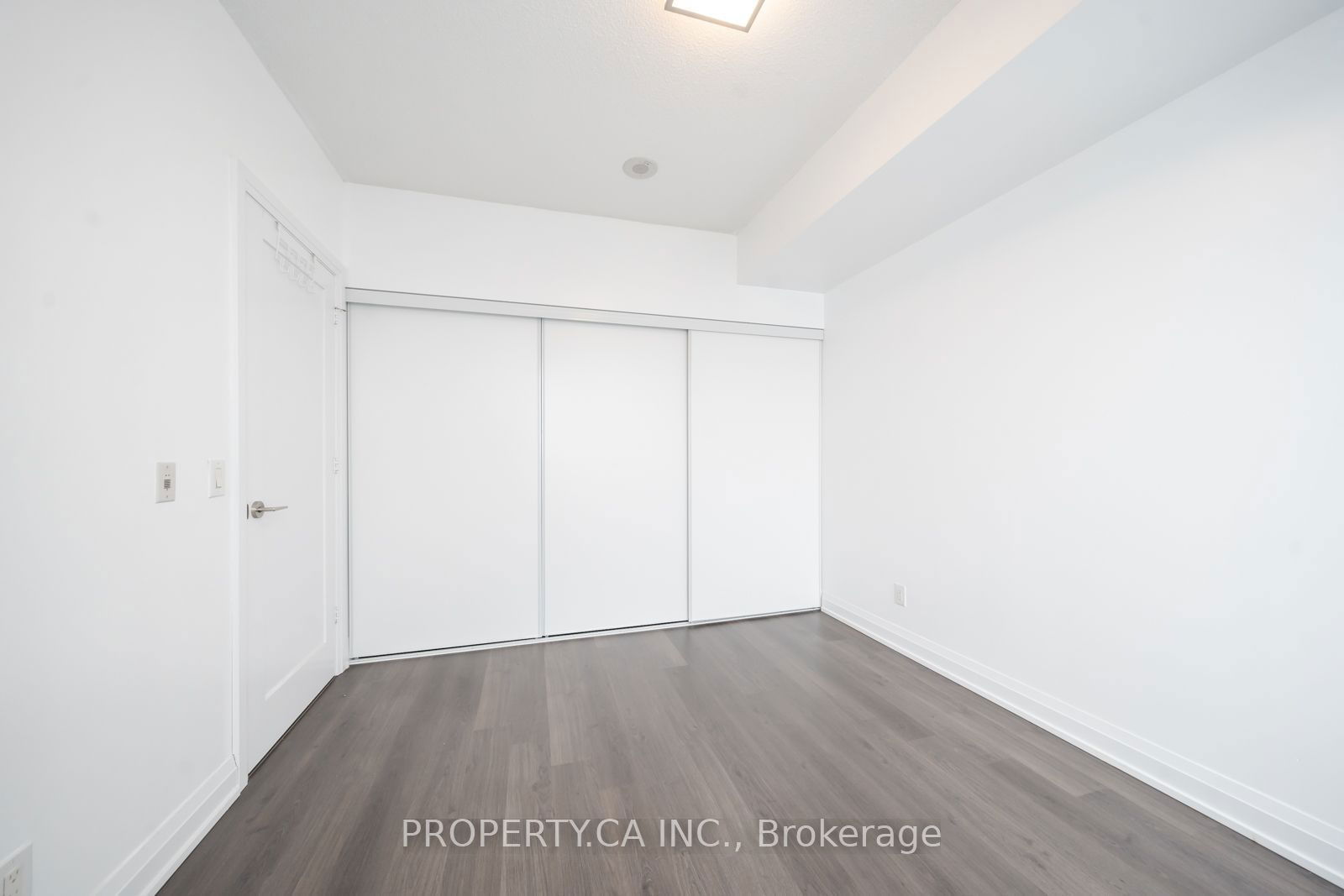 5 Sheppard Ave E, unit 4221 for rent