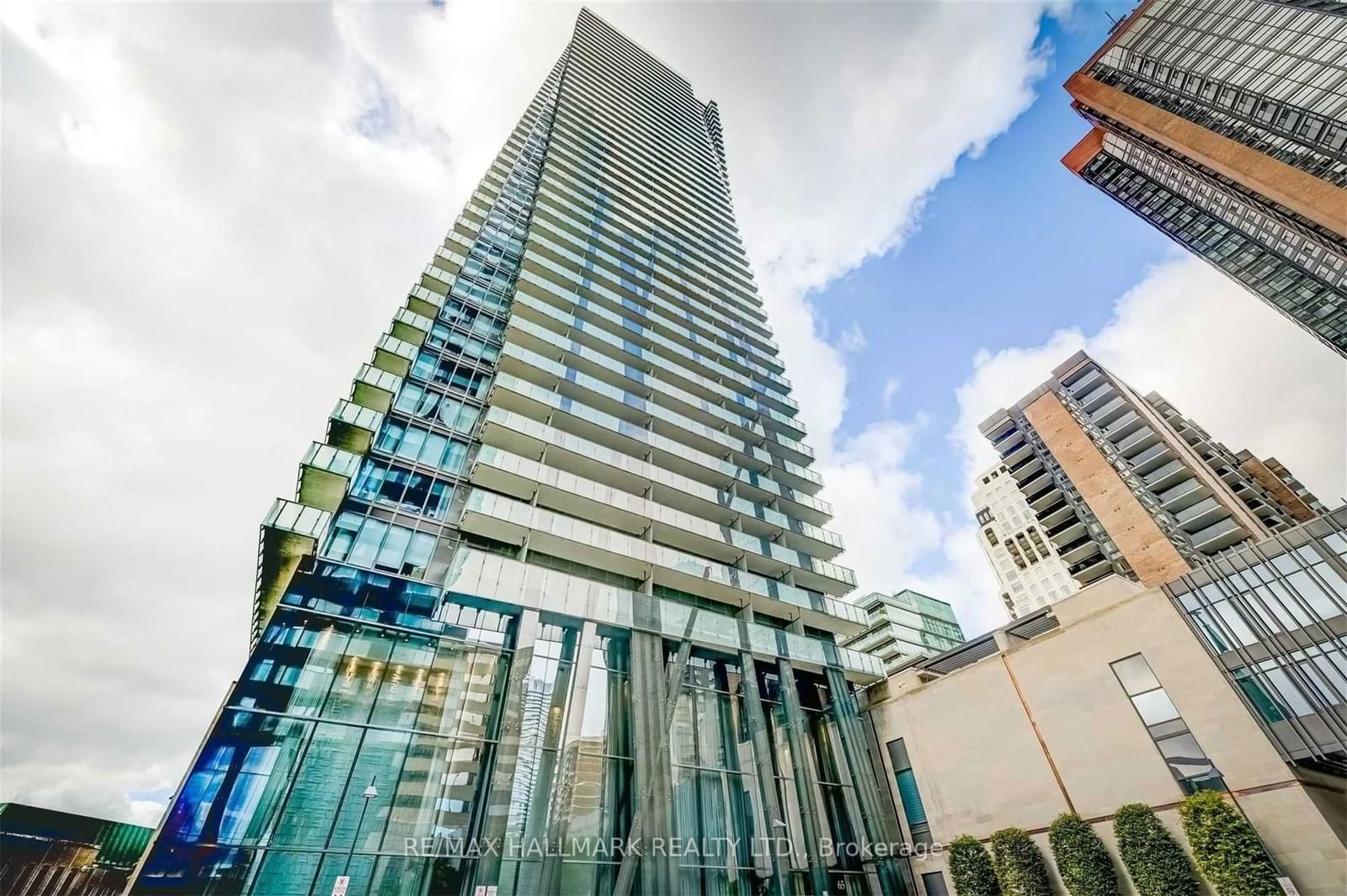 65 St Mary St, unit 4101 for rent