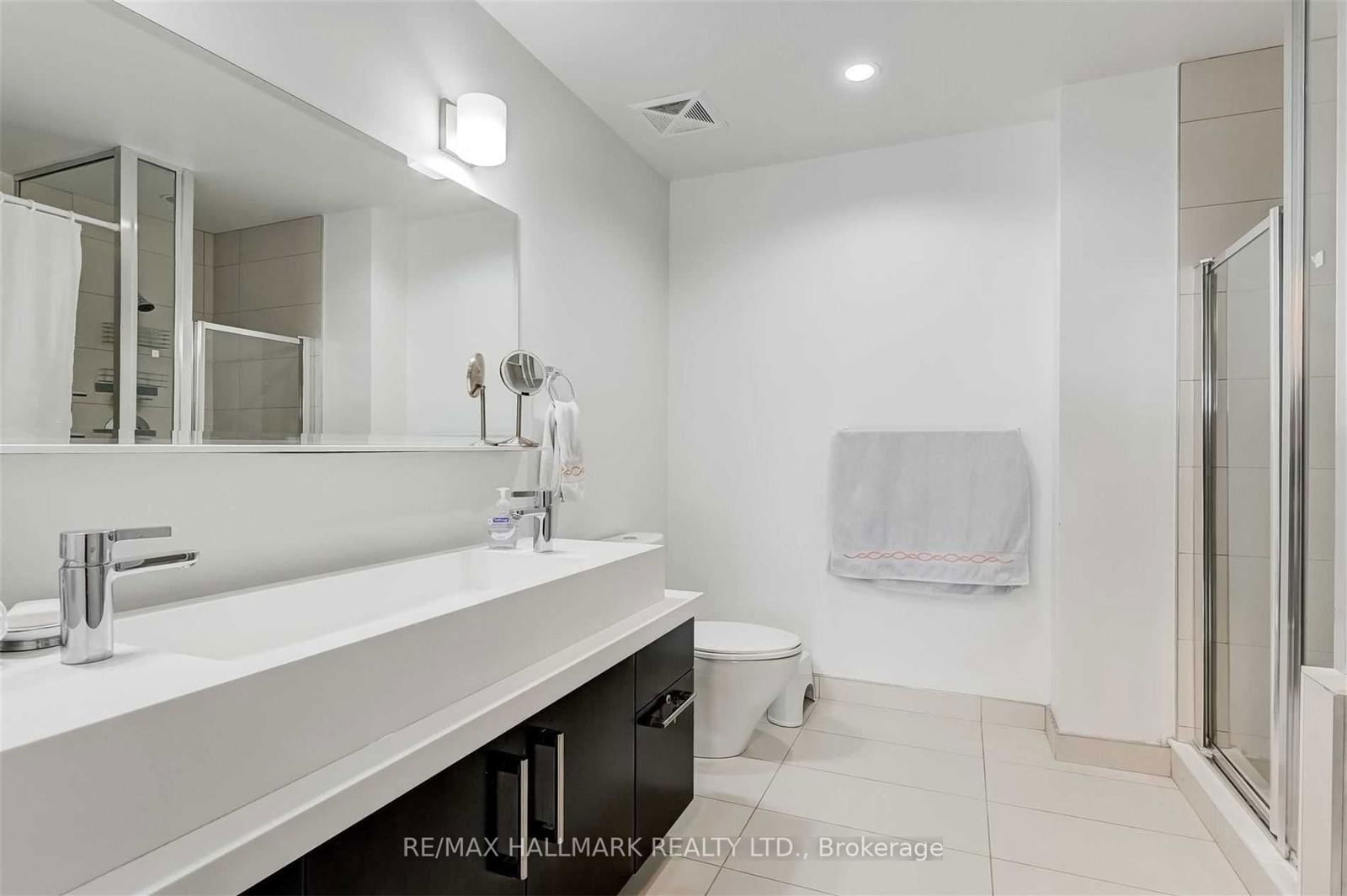 65 St Mary St, unit 4101 for rent