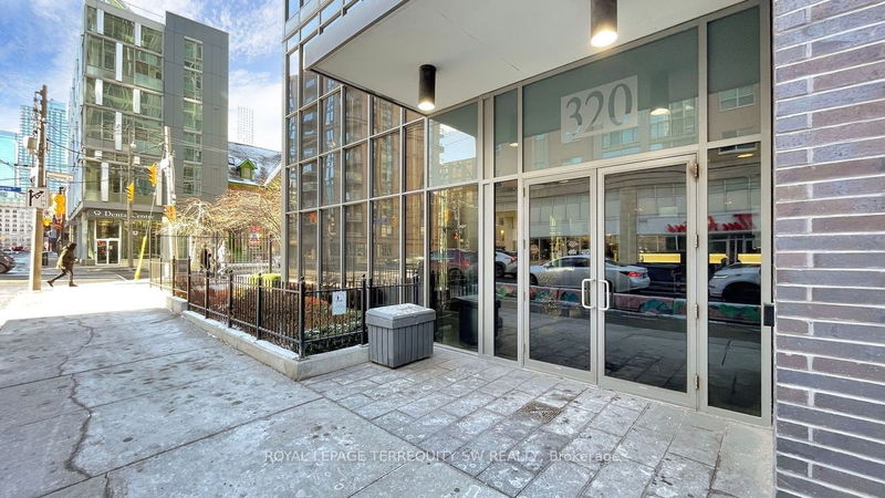 320 Richmond St E, unit 810 for sale