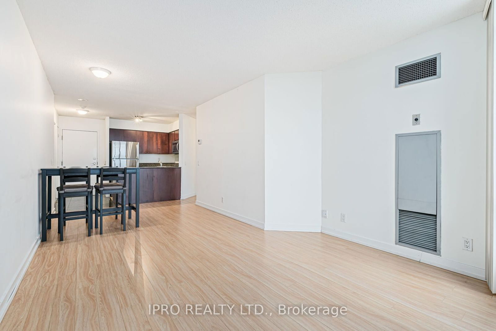 373 Front St W, unit 1808 for rent