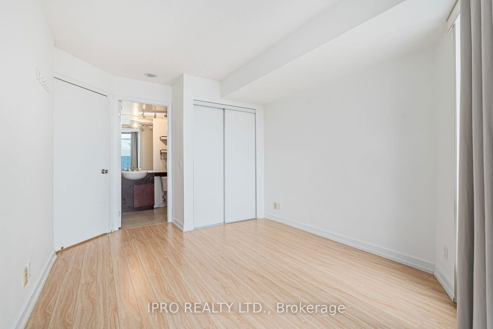 373 Front St W, unit 1808 for rent