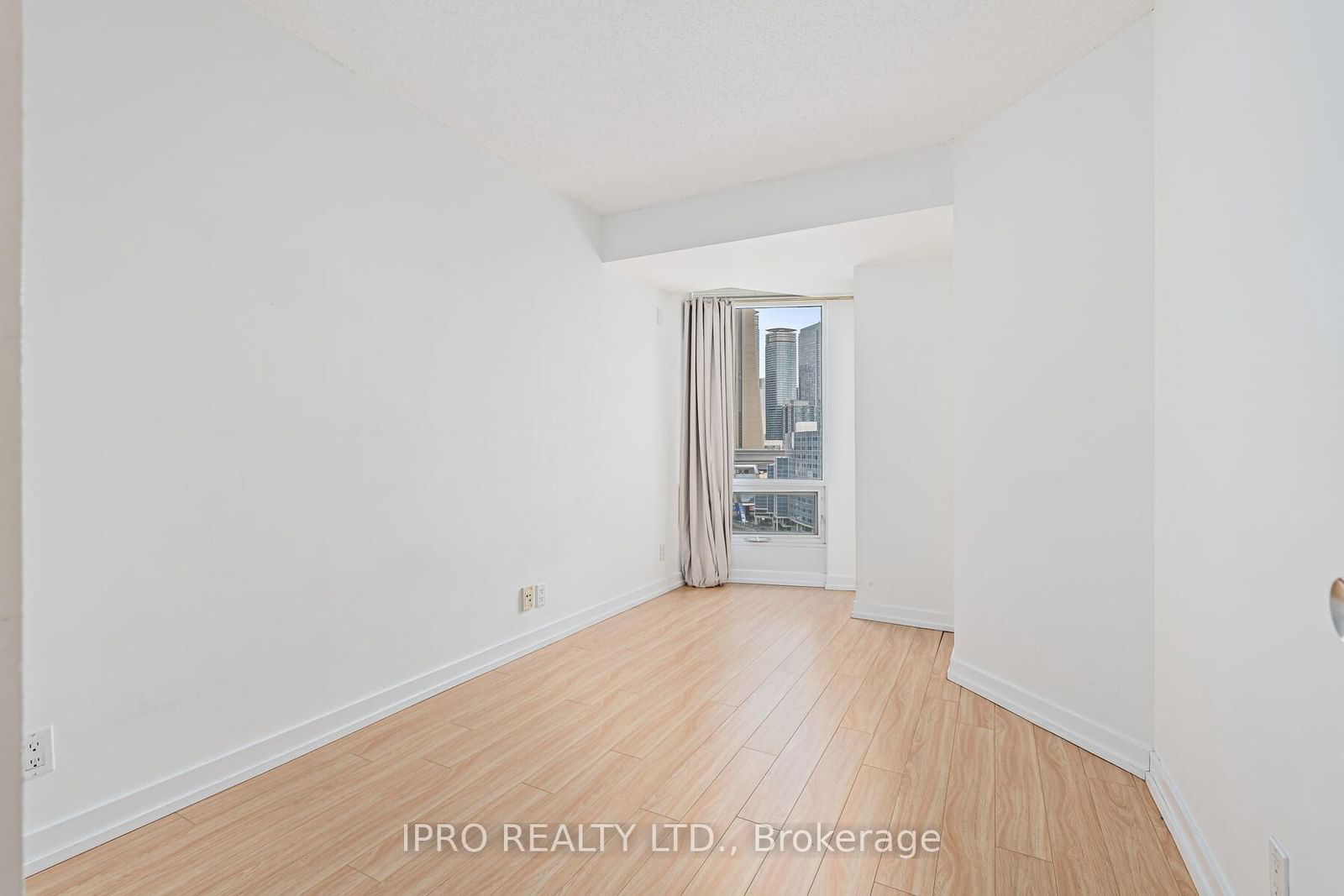 373 Front St W, unit 1808 for rent