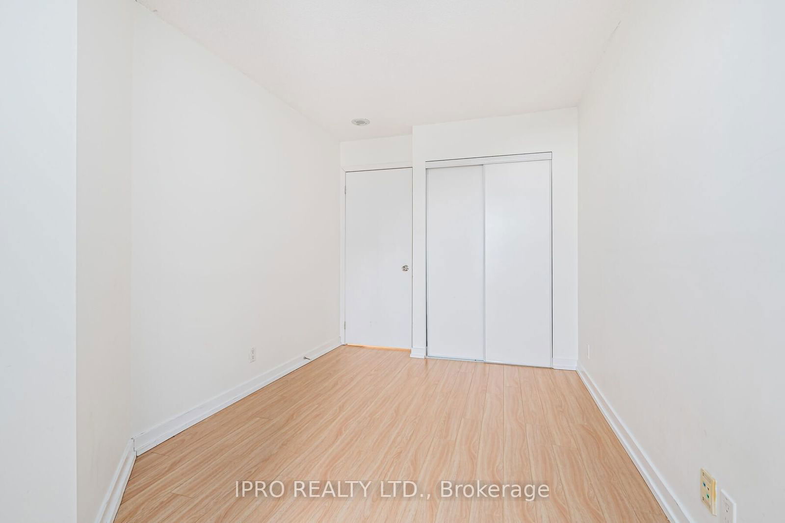 373 Front St W, unit 1808 for rent