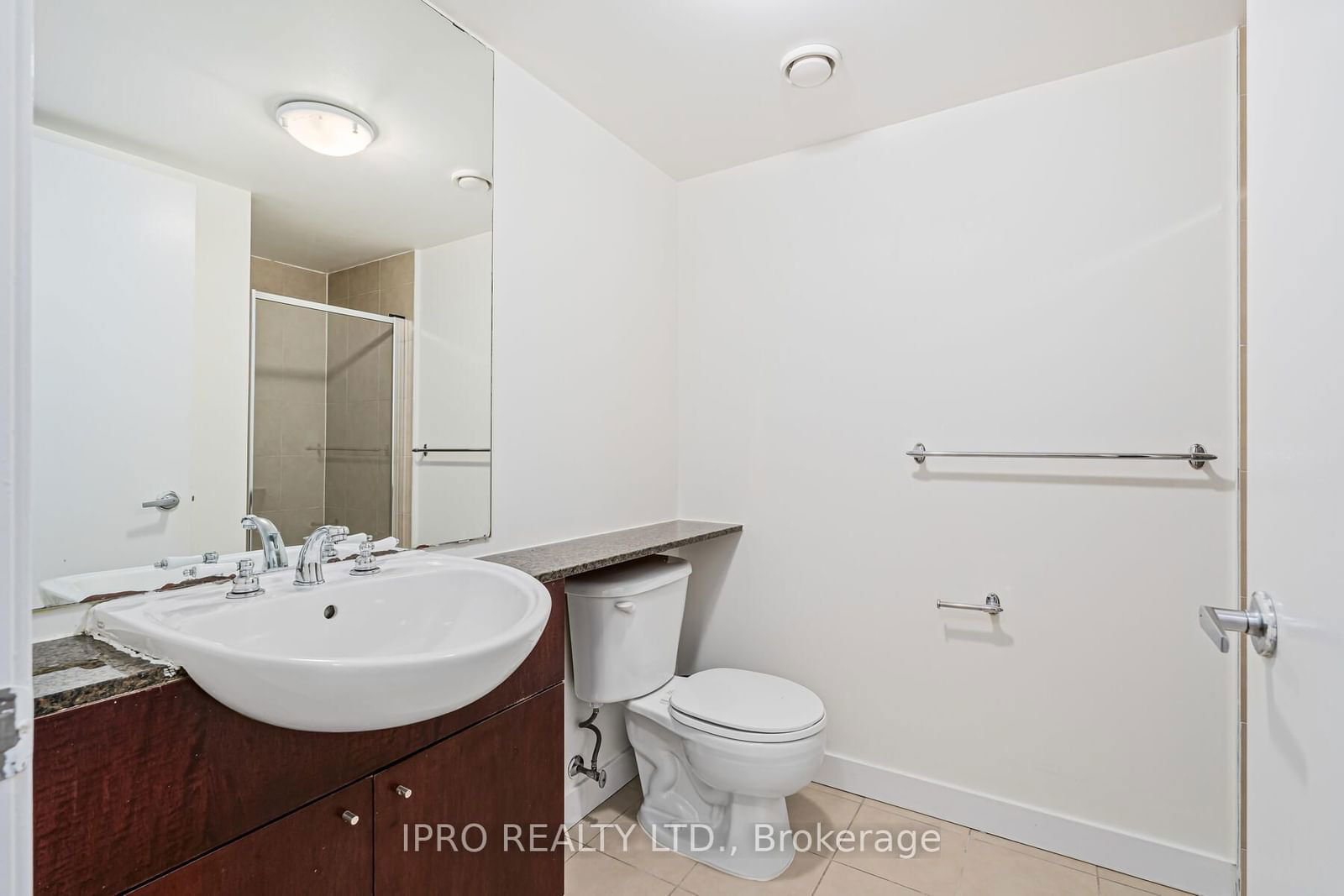 373 Front St W, unit 1808 for rent