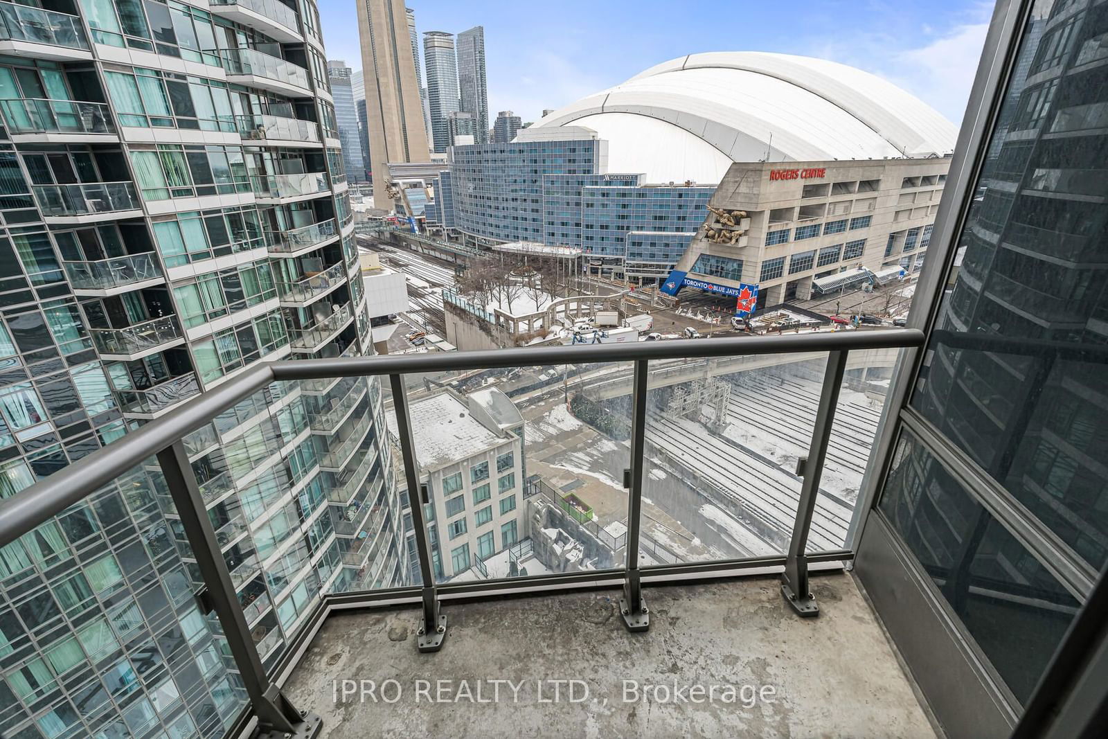 373 Front St W, unit 1808 for rent