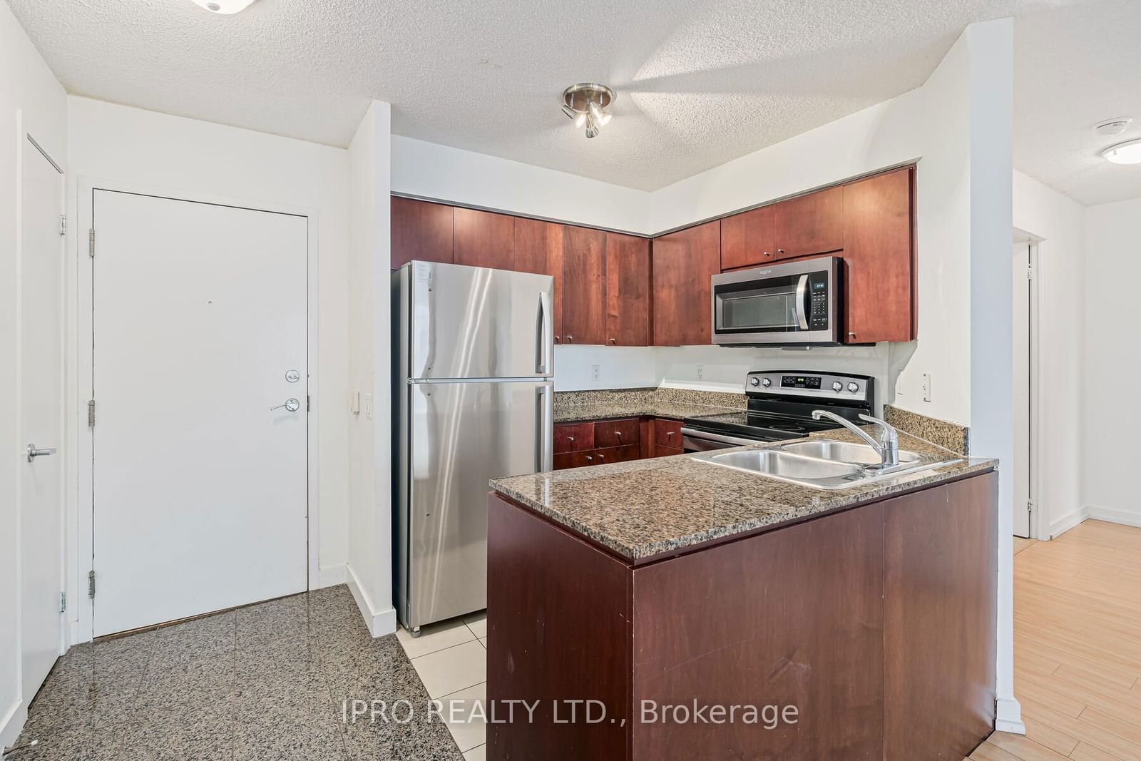 373 Front St W, unit 1808 for rent