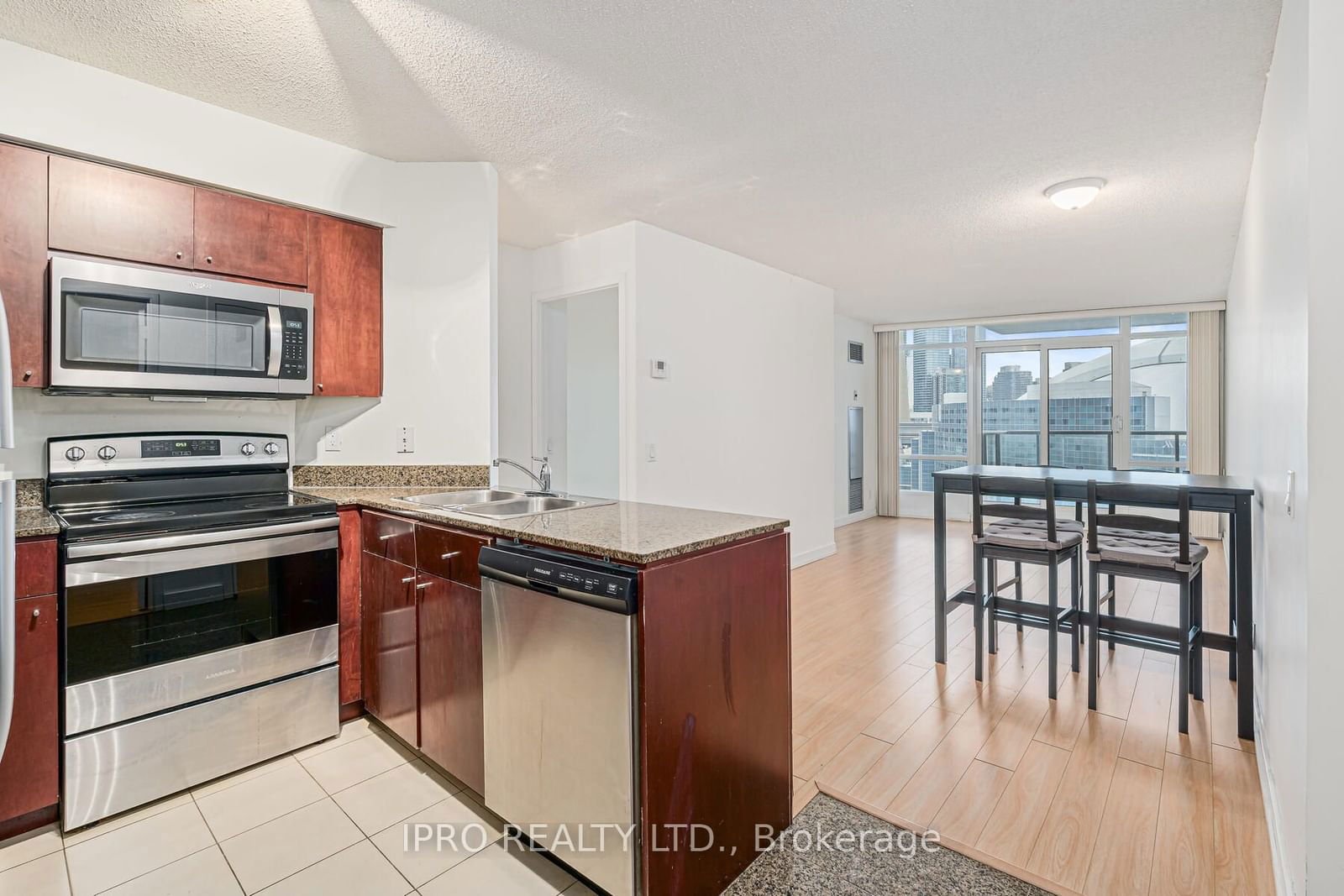 373 Front St W, unit 1808 for rent