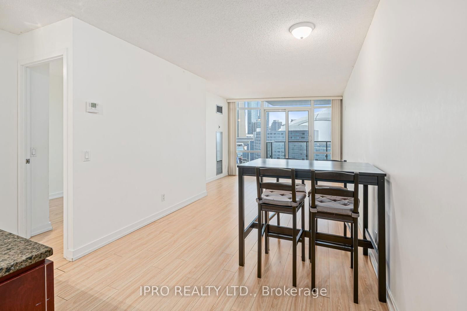 373 Front St W, unit 1808 for rent