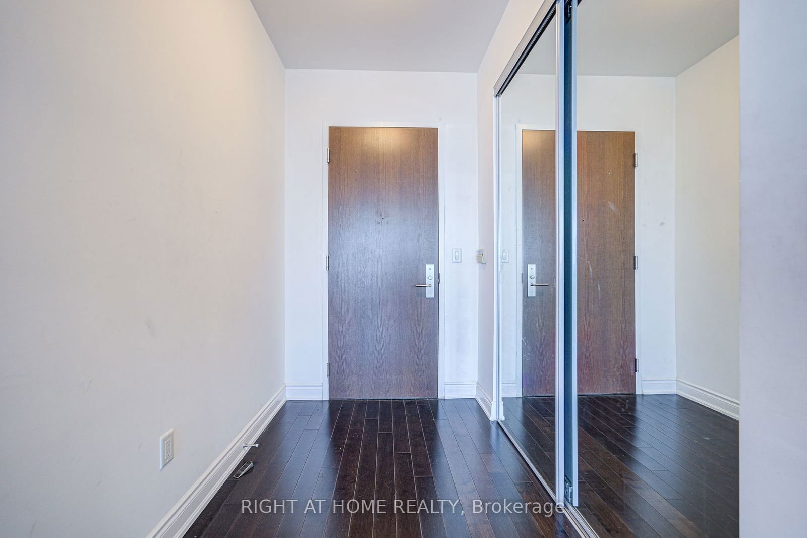 388 Yonge St, unit 7405 for rent