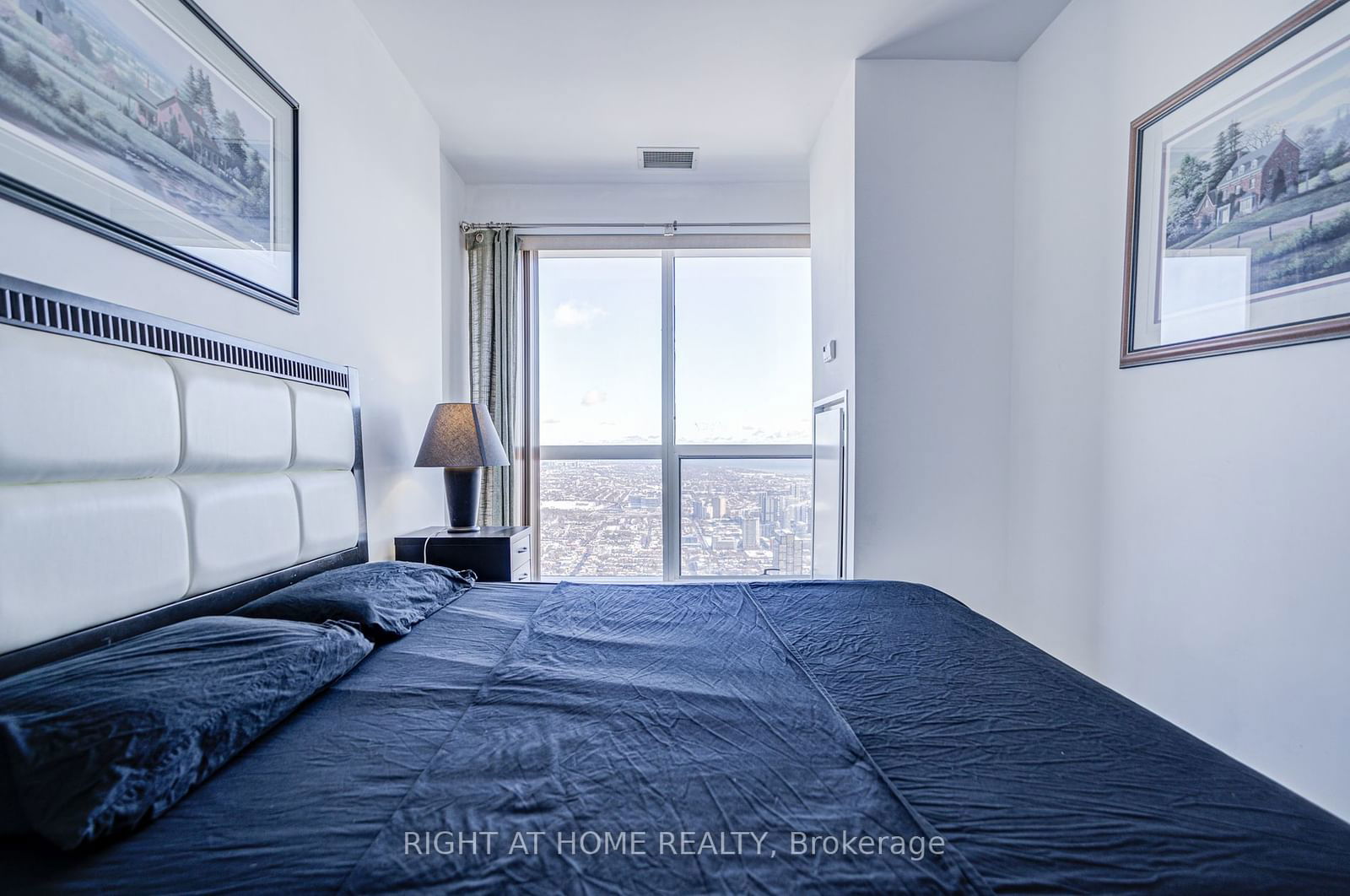 388 Yonge St, unit 7405 for rent