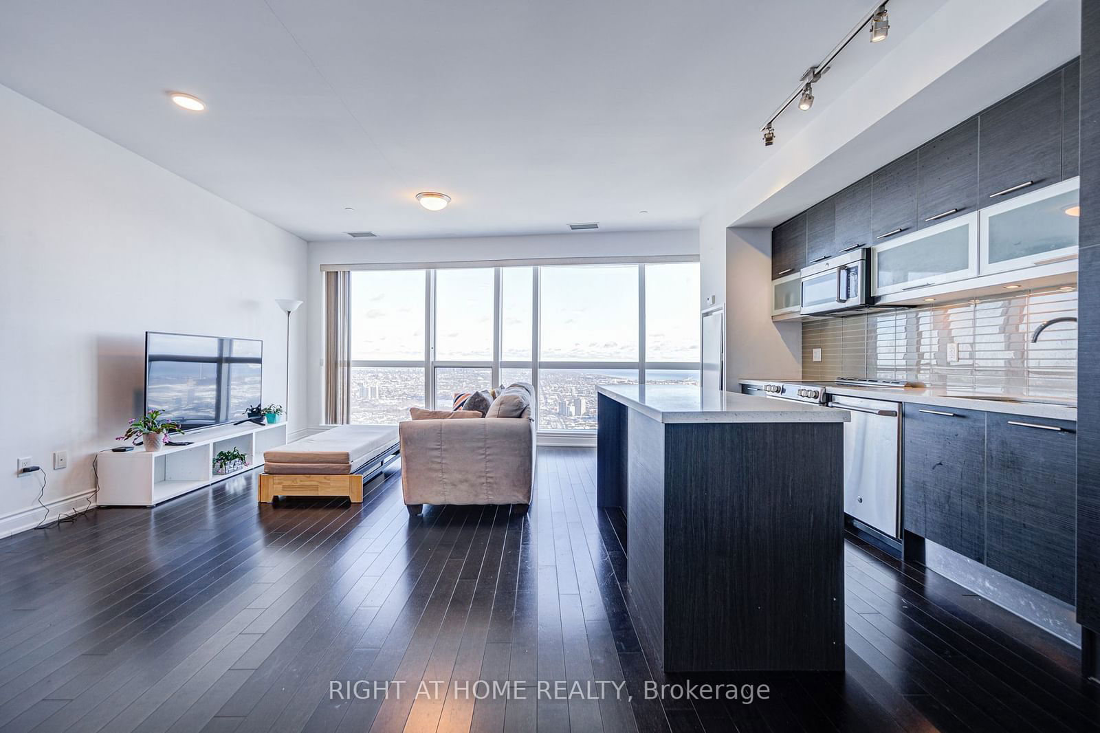 388 Yonge St, unit 7405 for rent