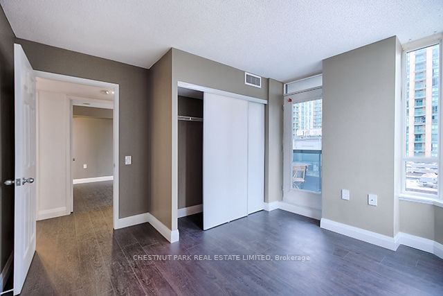 35 Finch Ave E, unit 902 for rent