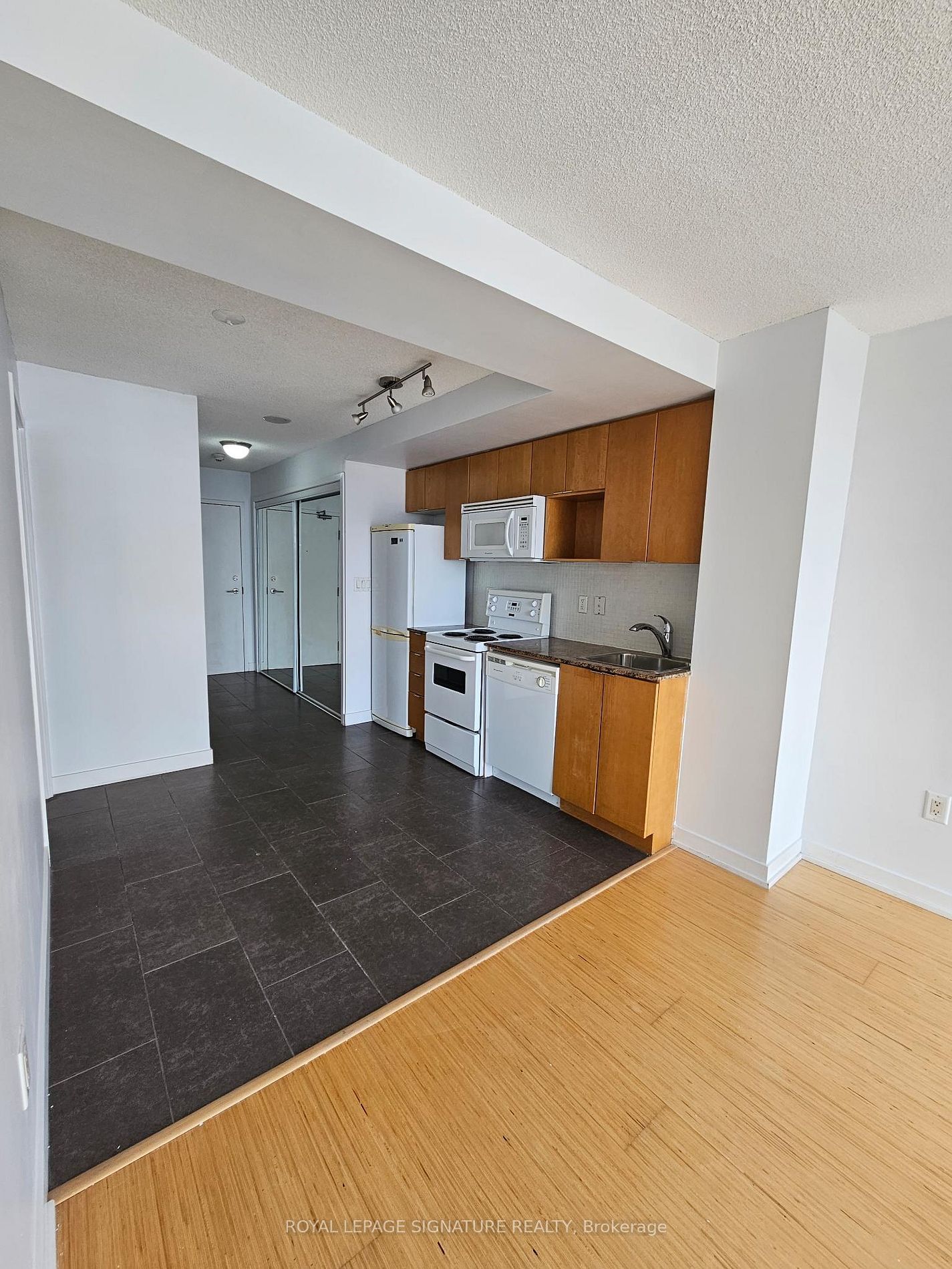 15 Fort York Blvd, unit 4009 for rent