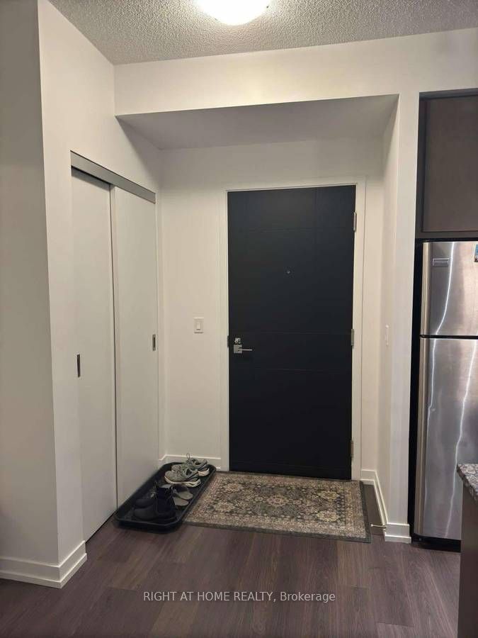 89 Dunfield Ave, unit 1009 for rent