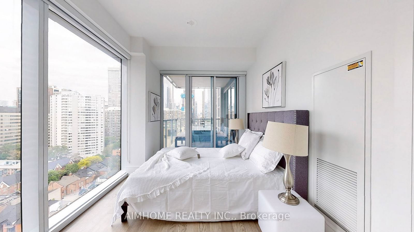 1 Gloucester St, unit 1816 for sale