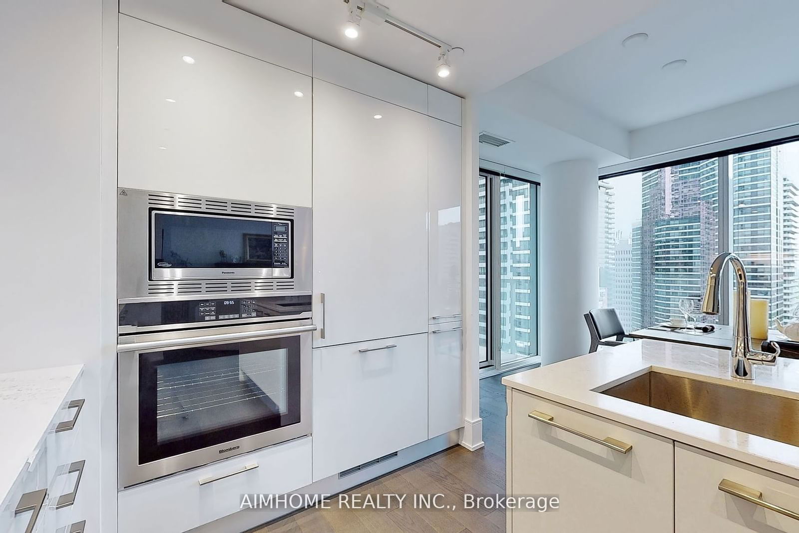 1 Gloucester St, unit 1815 for sale