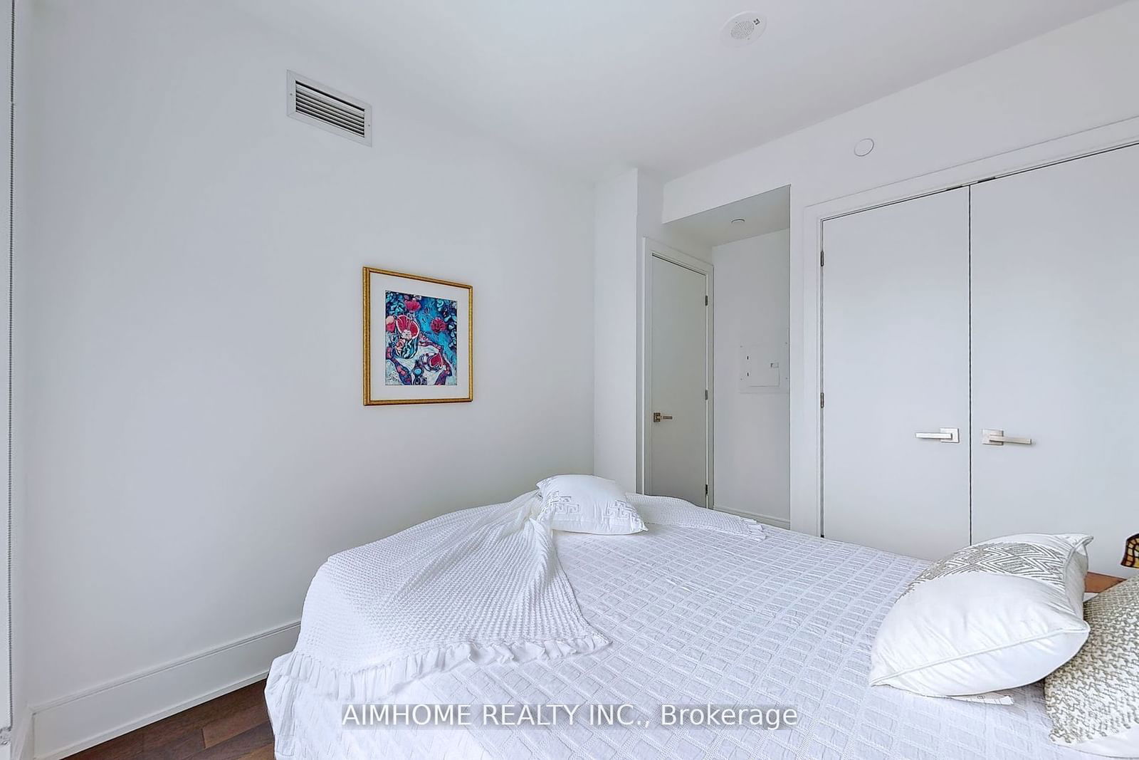 1 Gloucester St, unit 1815 for sale