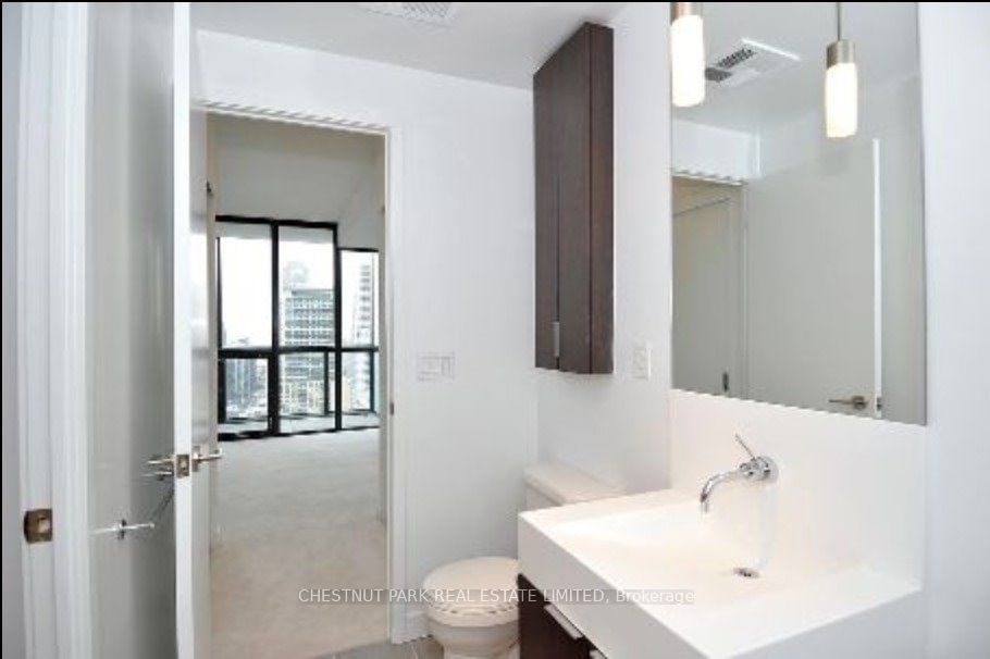 110 Charles St E, unit 2805 for rent