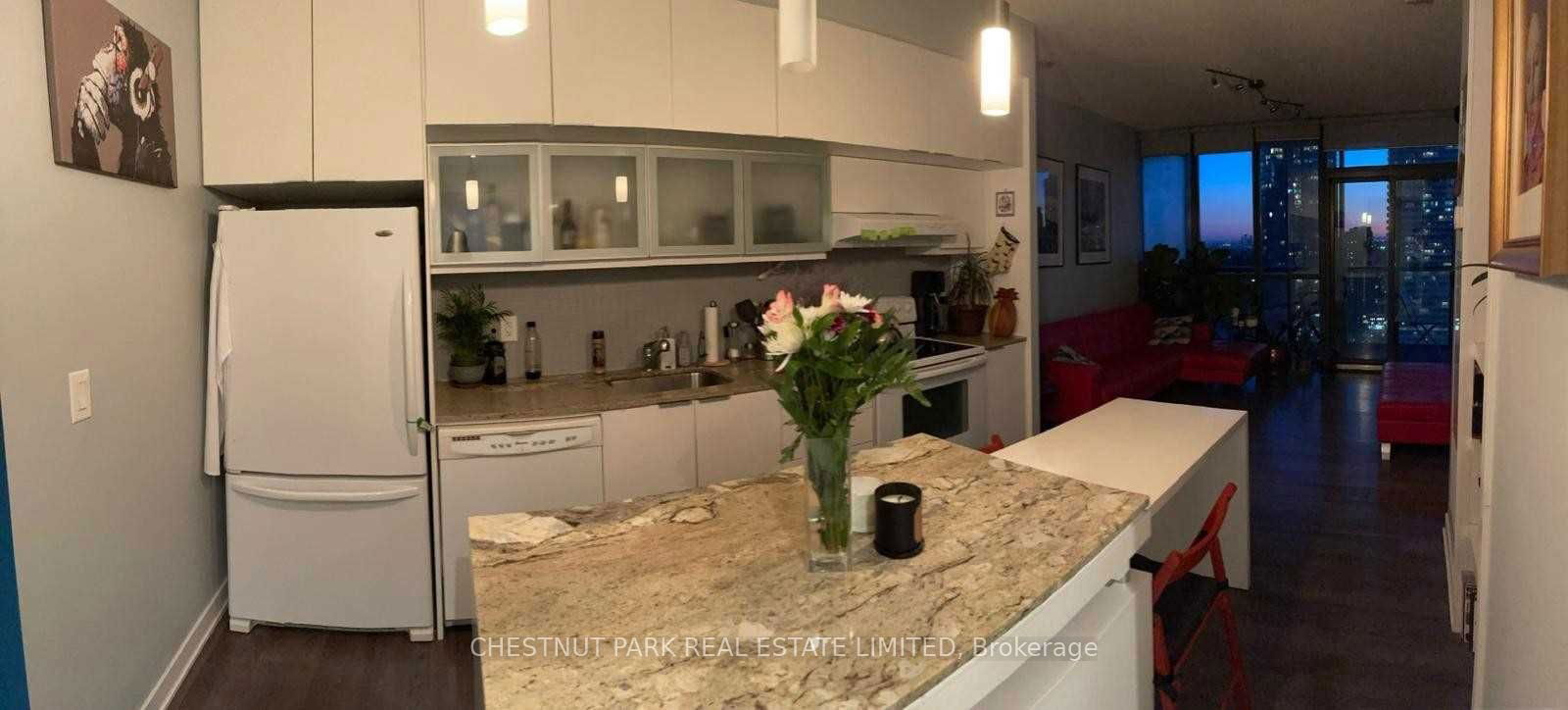 110 Charles St E, unit 2805 for rent