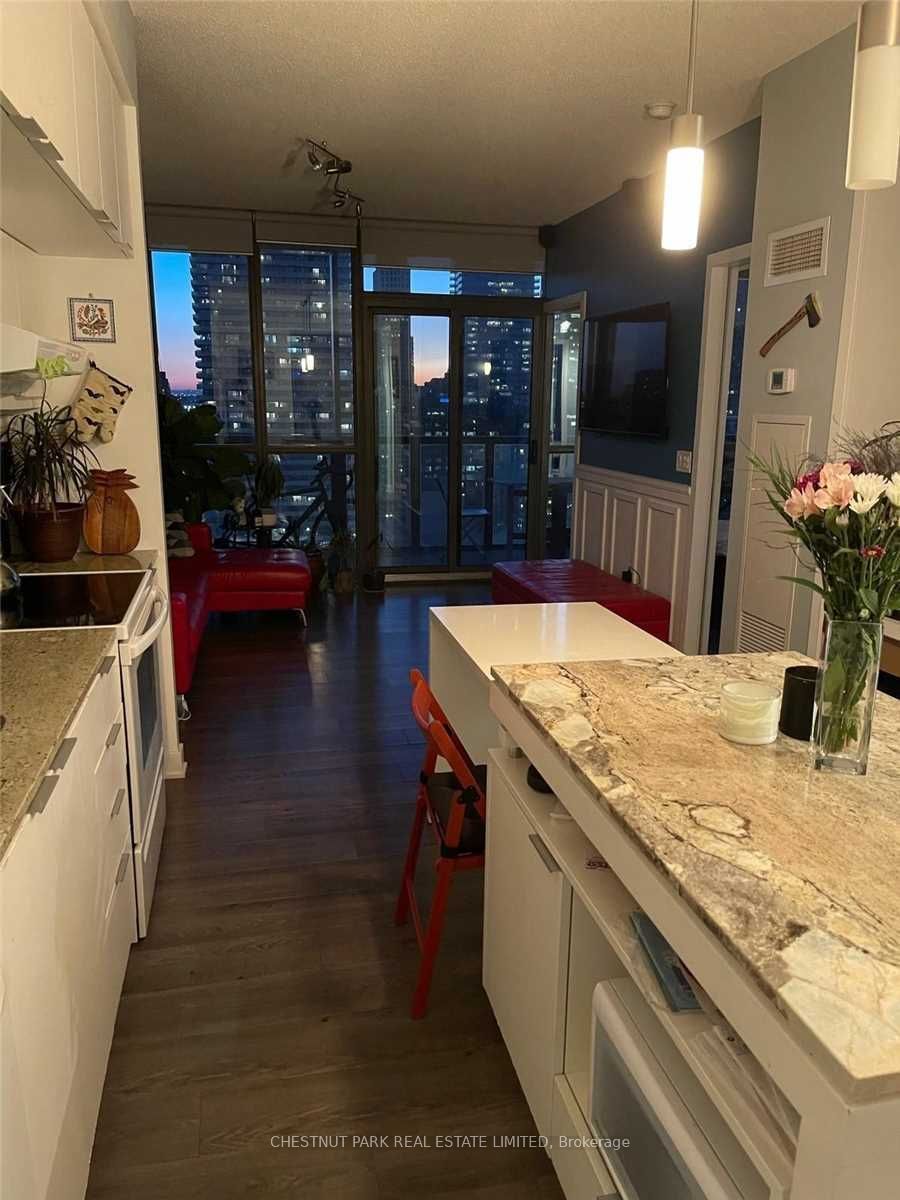 110 Charles St E, unit 2805 for rent