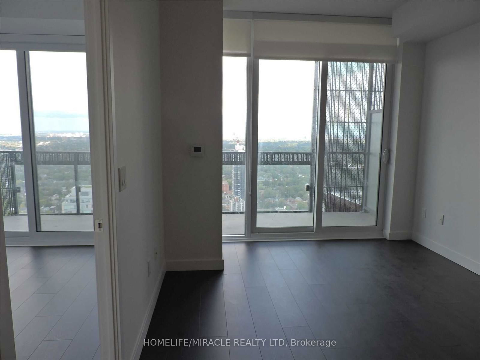 8 Eglinton Ave E, unit 1406 for rent