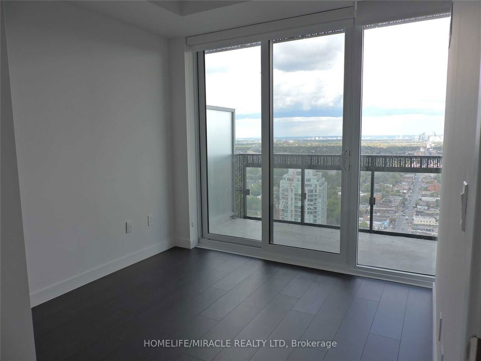 8 Eglinton Ave E, unit 1406 for rent