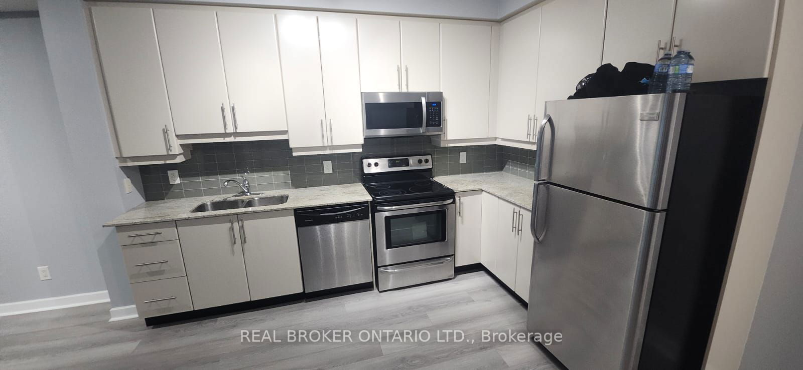 33 Bay St, unit 3713 for rent