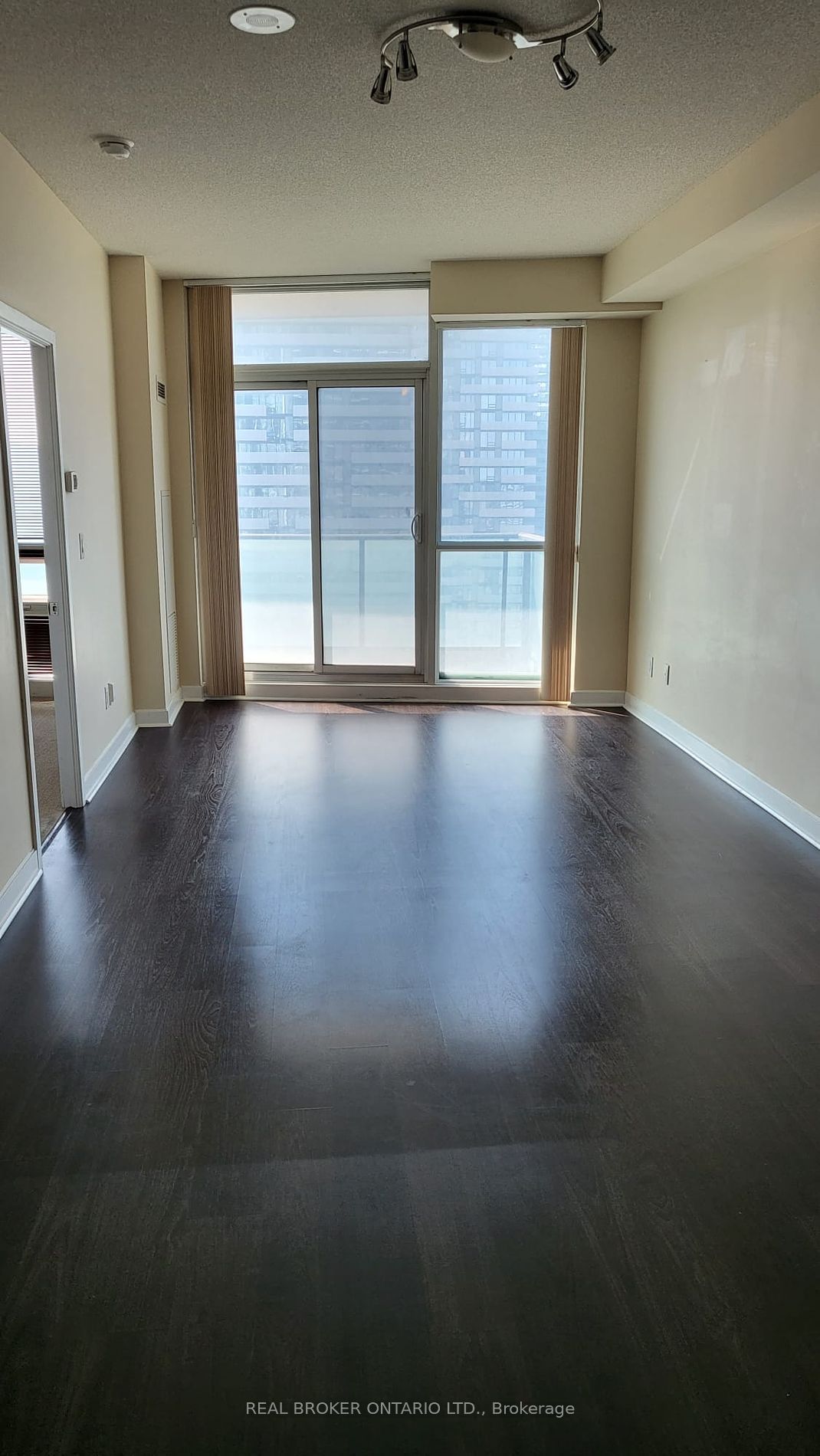 33 Bay St, unit 3713 for rent