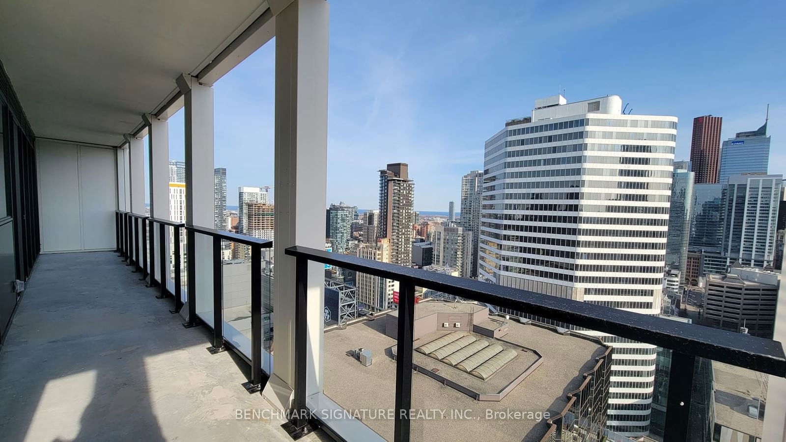 20 Edward St, unit 2510 for rent