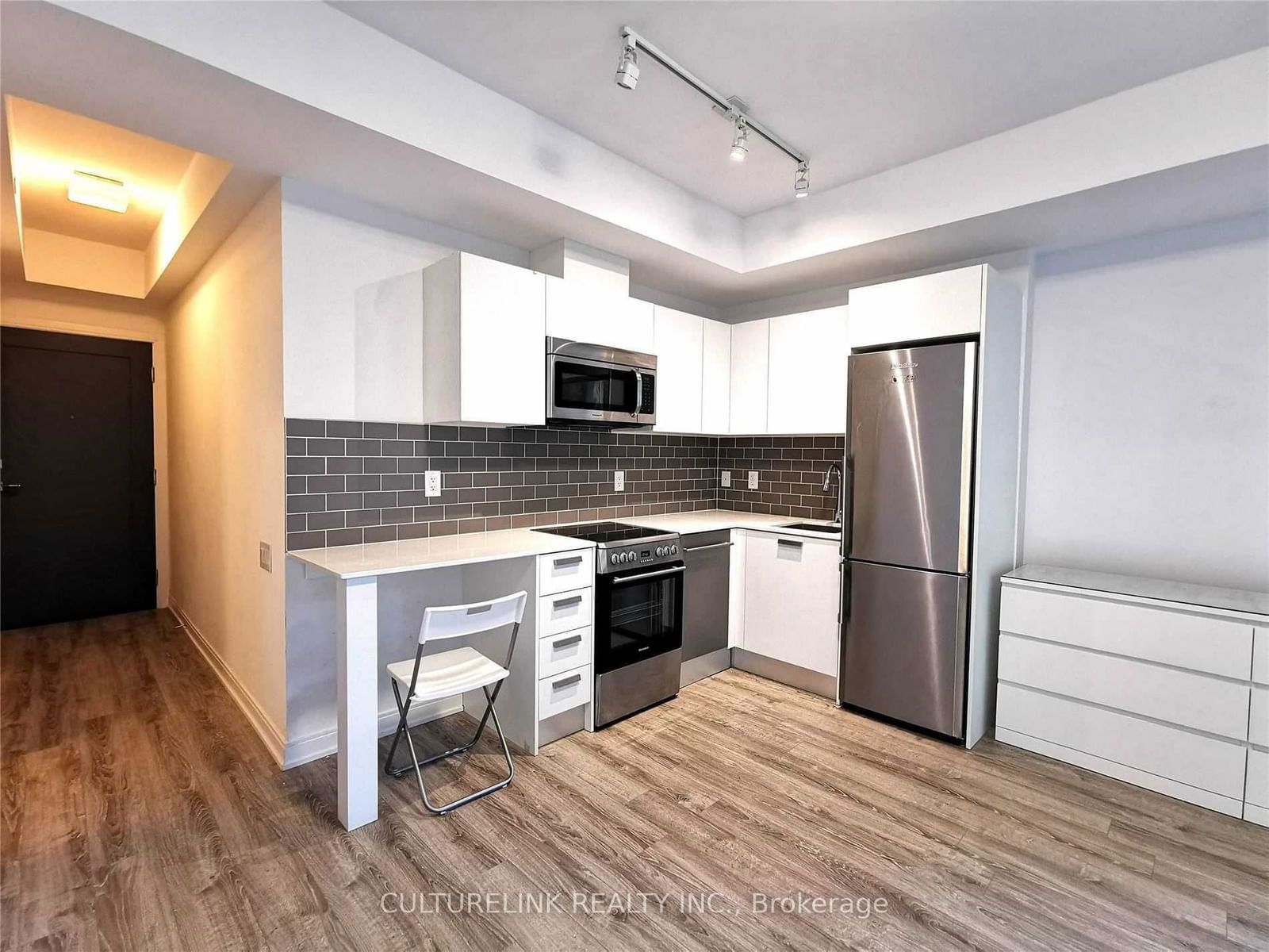 42 Charles St E, unit 1006 for rent