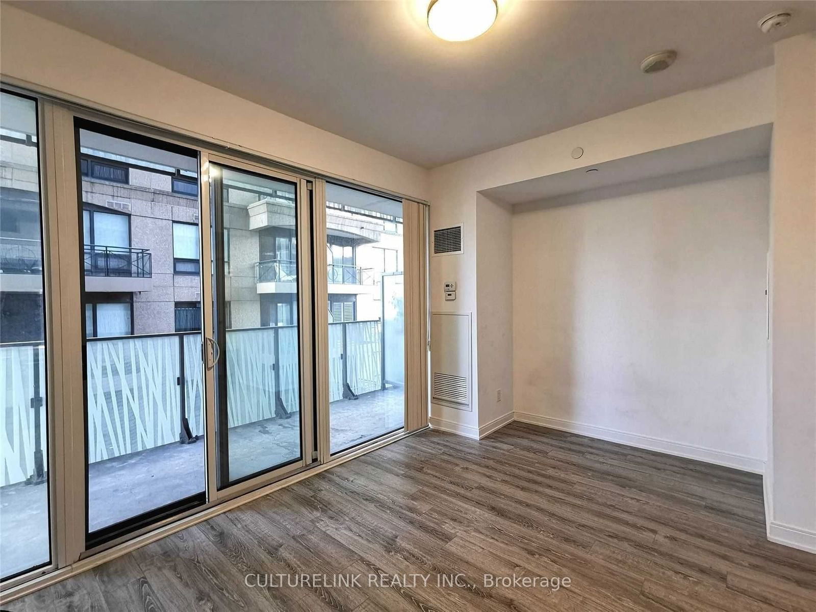 42 Charles St E, unit 1006 for rent