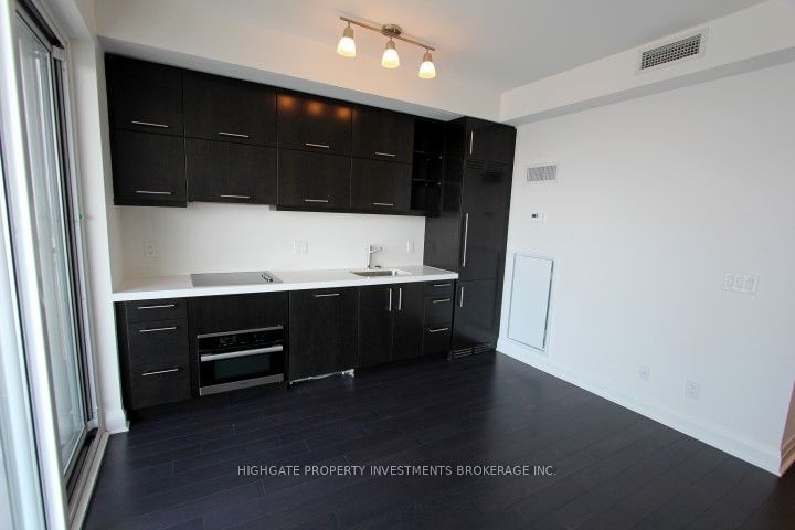 1080 Bay St, unit 4007 for rent