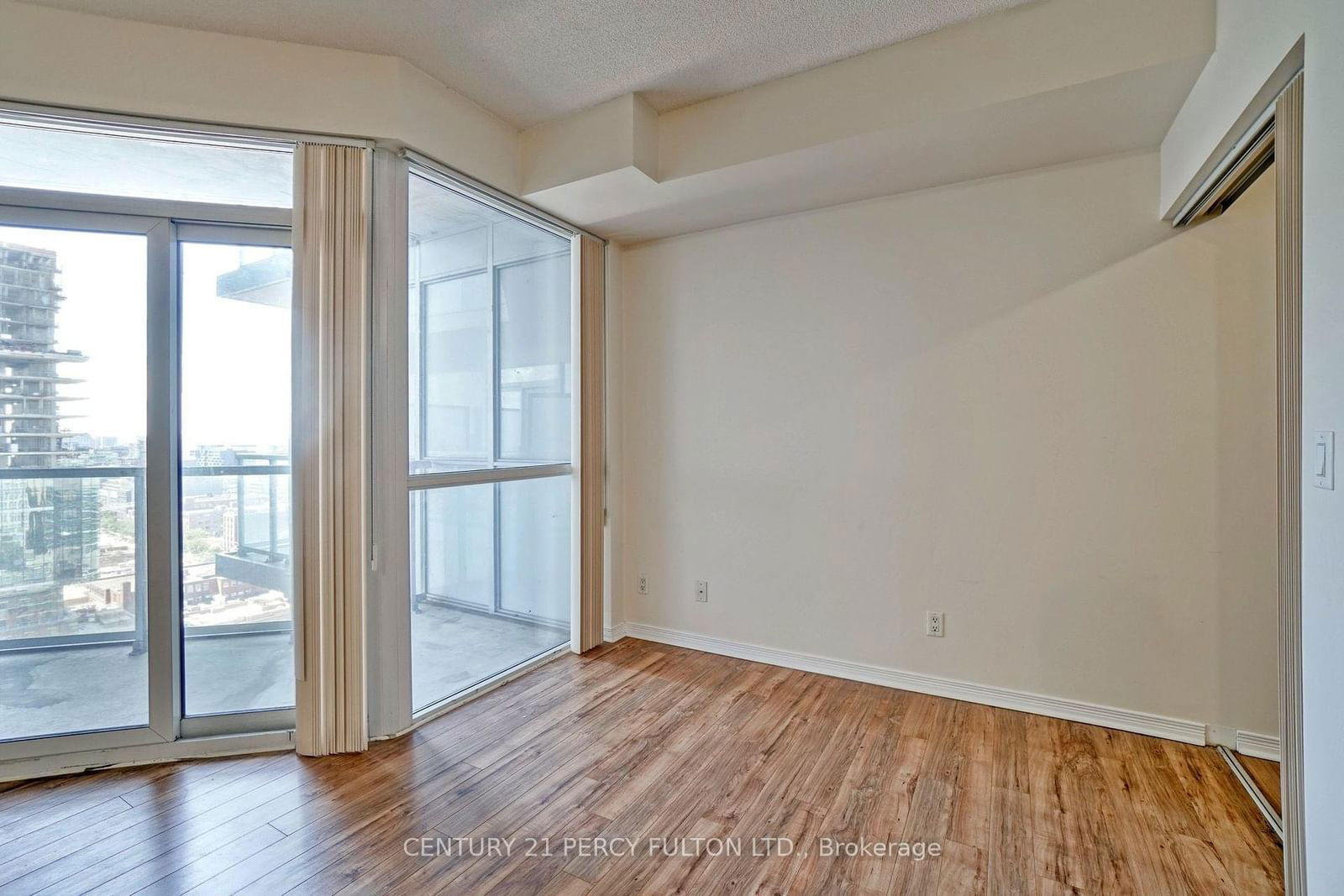 352 Front St W, unit 2211 for rent