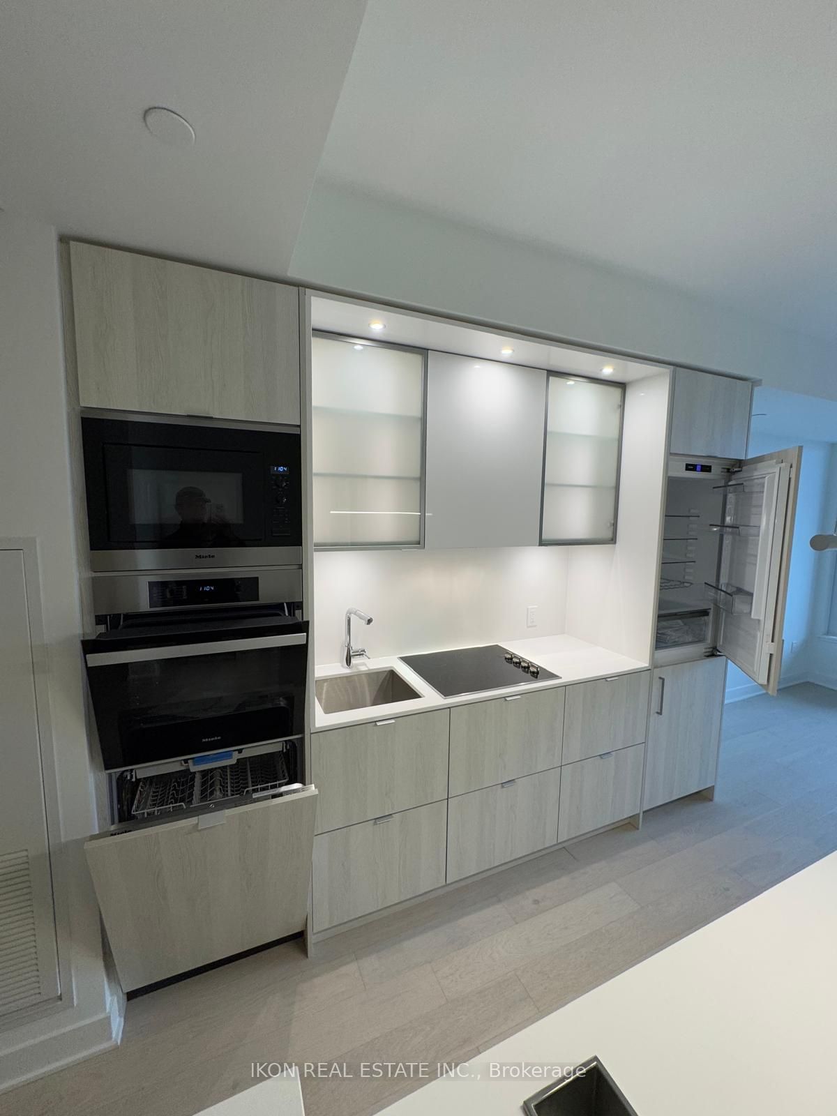 11 Yorkville Ave, unit 1404 for rent