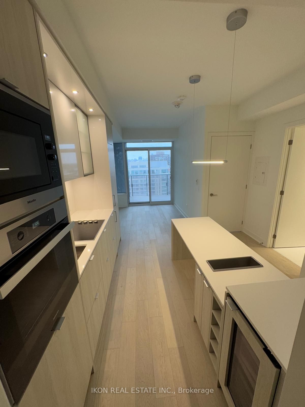 11 Yorkville Ave, unit 1404 for rent