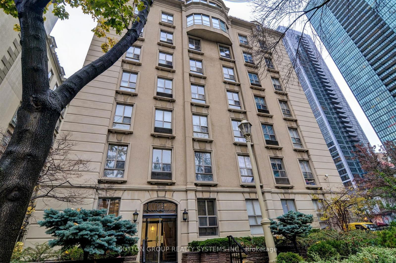 88 Charles St E, unit 205 for rent