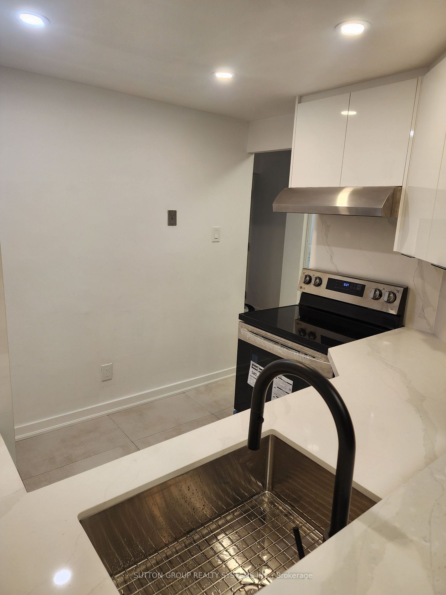 88 Charles St E, unit 205 for rent