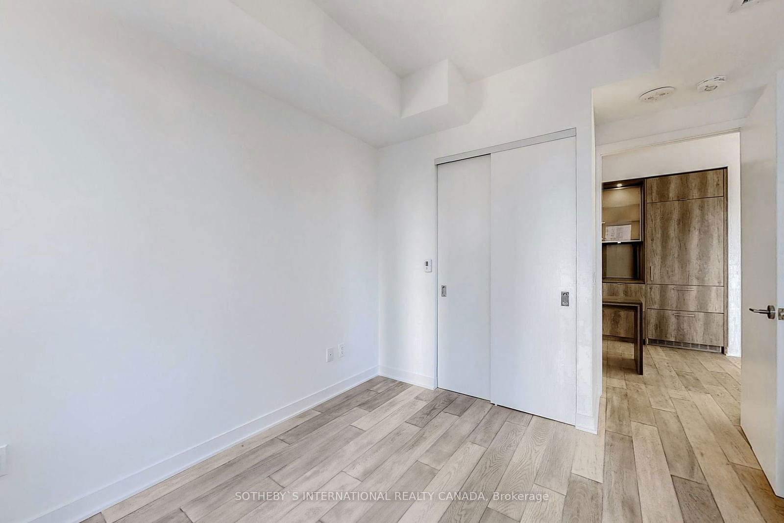 11 Yorkville Ave, unit 1010 for rent