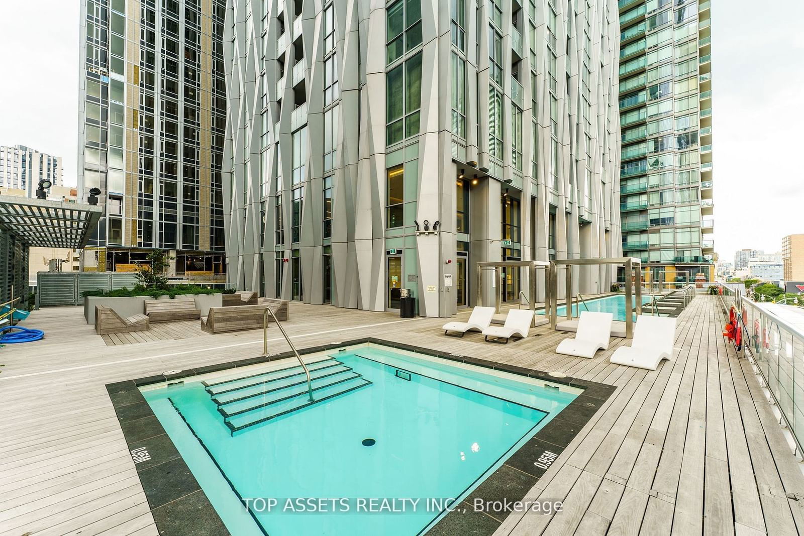 1 Yorkville Ave, unit 3701 for rent