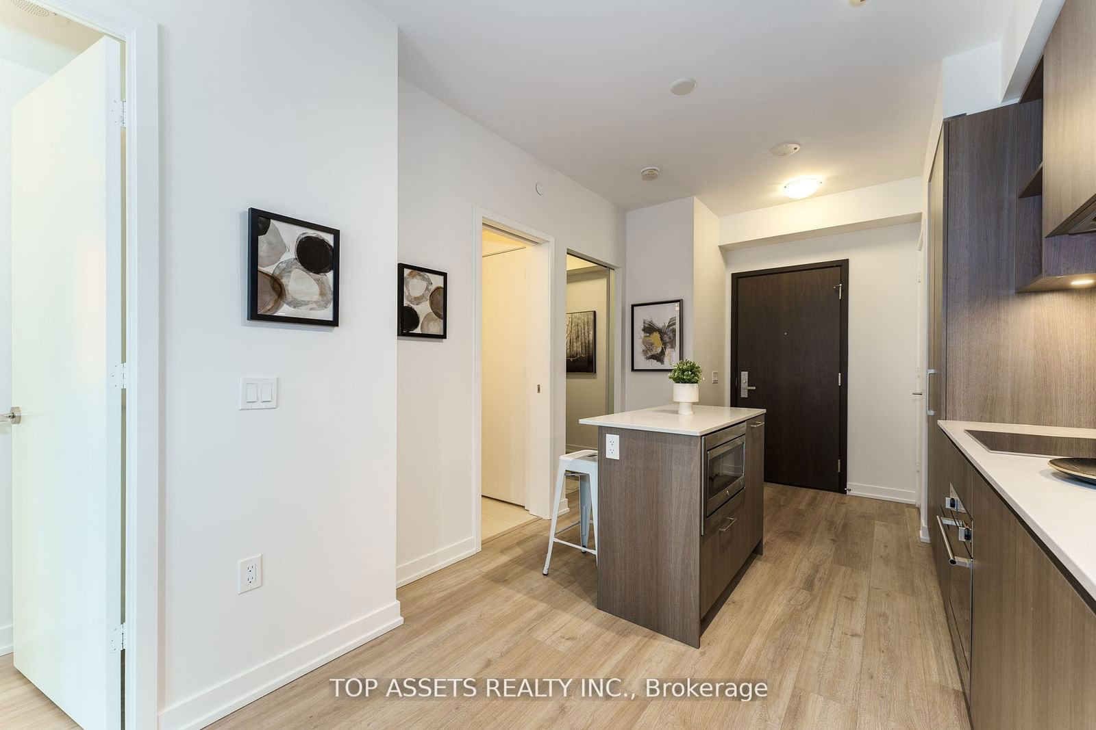 1 Yorkville Ave, unit 3701 for rent