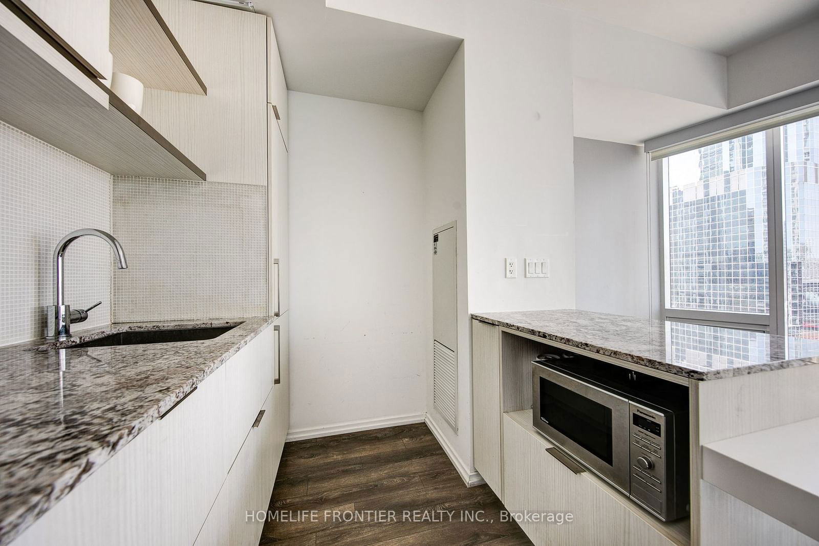 197 Yonge St, unit 1513 for rent