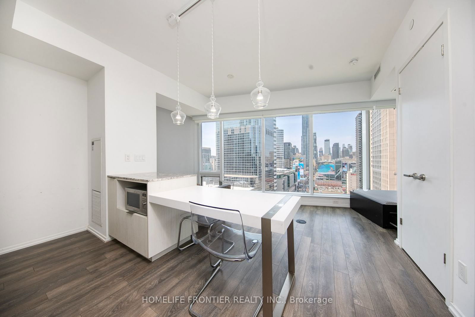 197 Yonge St, unit 1513 for rent