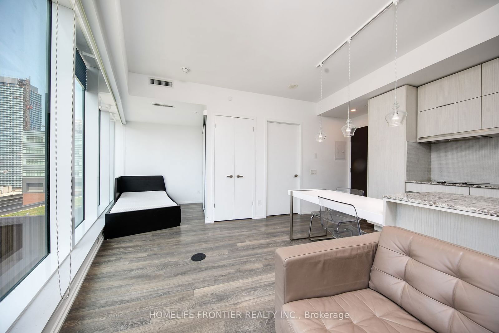 197 Yonge St, unit 1513 for rent