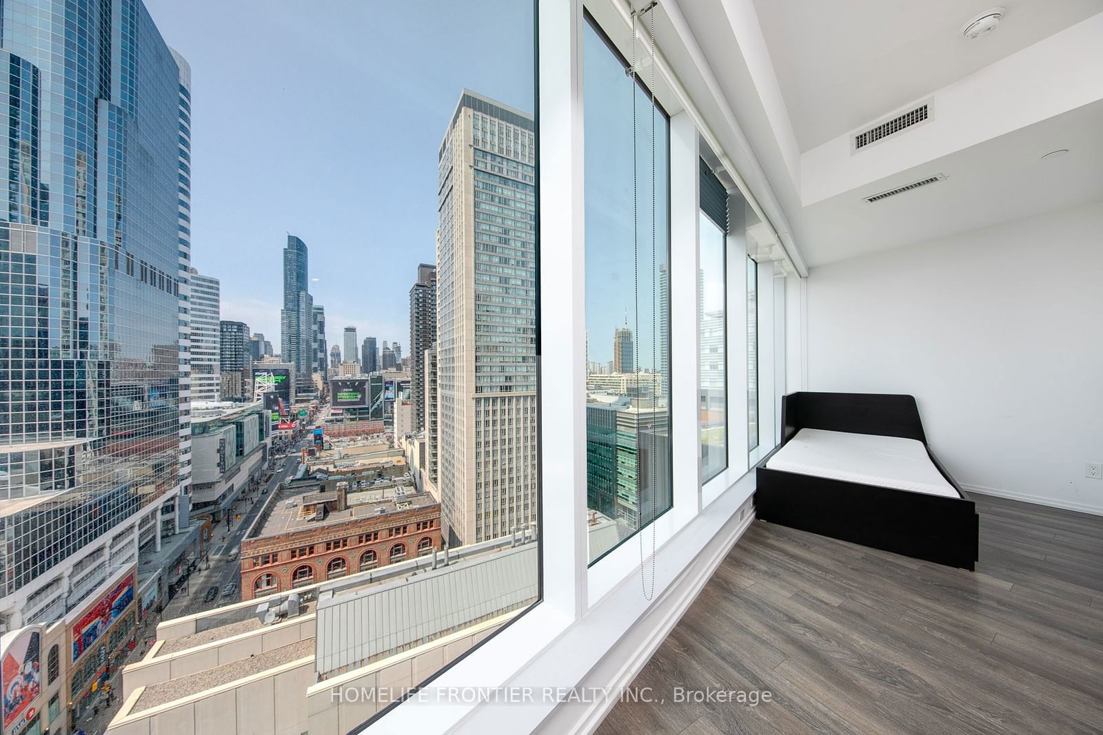 197 Yonge St, unit 1513 for rent